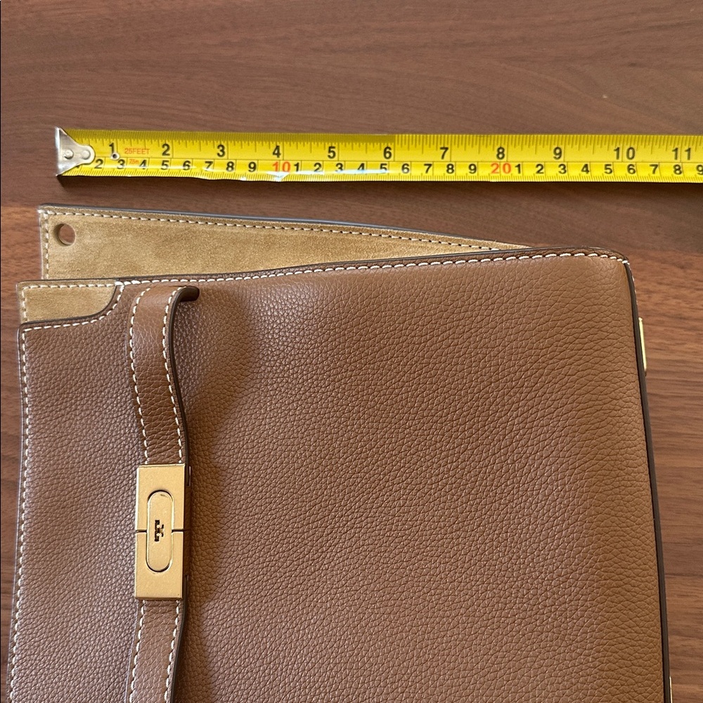 Tory Burch Chic Tan Leather Shoulder/crossbody
LEE RADZIWILL pebble leather - Picture 10 of 13